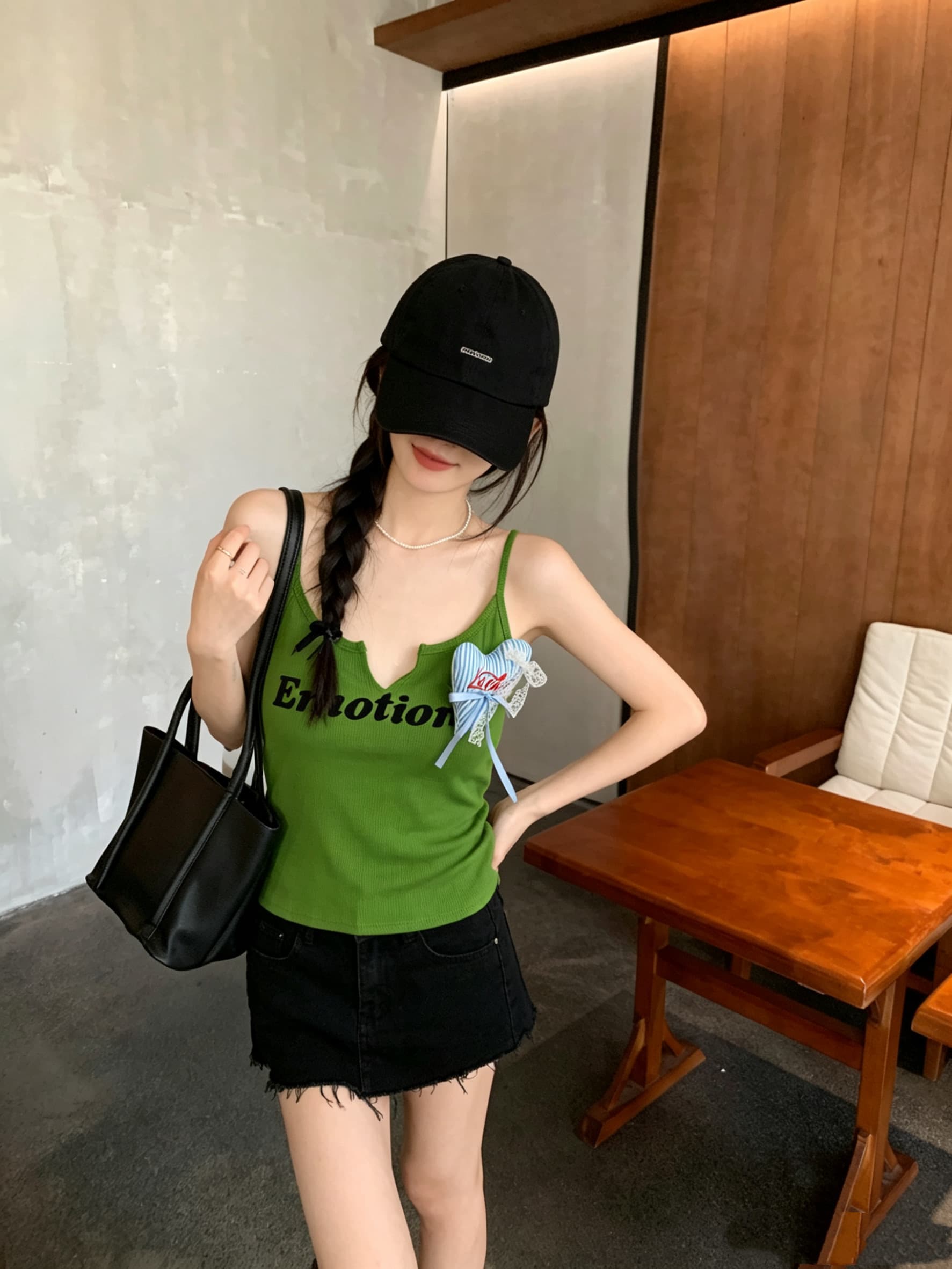 정가 실사 핫걸 알파벳 프린트 V넥 니트 캐미솔 벨트 가슴 패드 몸매 가꾸기 슬림해 보이는 외출용 맨위 상세 이미지 11