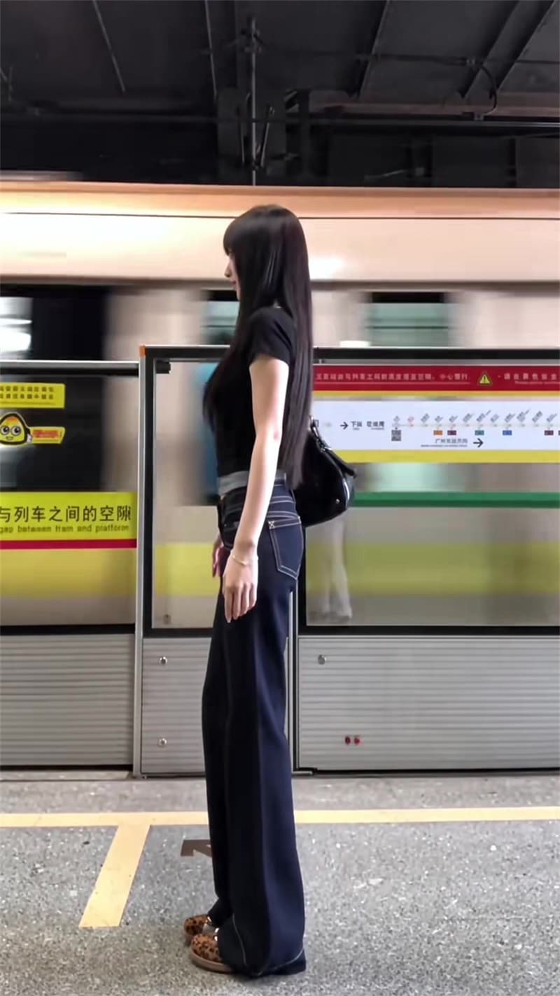 아메리칸 레트로 진한 파란색 더블 허리 버클 부츠컷 청바지 여성 가을 2026 새로운 하이웨이스트 몸매 가꾸기 나팔 바지 상세 이미지 4