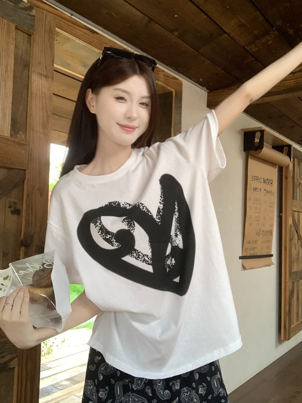 실사 정가 느긋한 바람 다크 추상 루즈핏 화이트 맨위 꽃무늬 치마 여름 패션 고급 센스 투피스 세트 상세 이미지 5