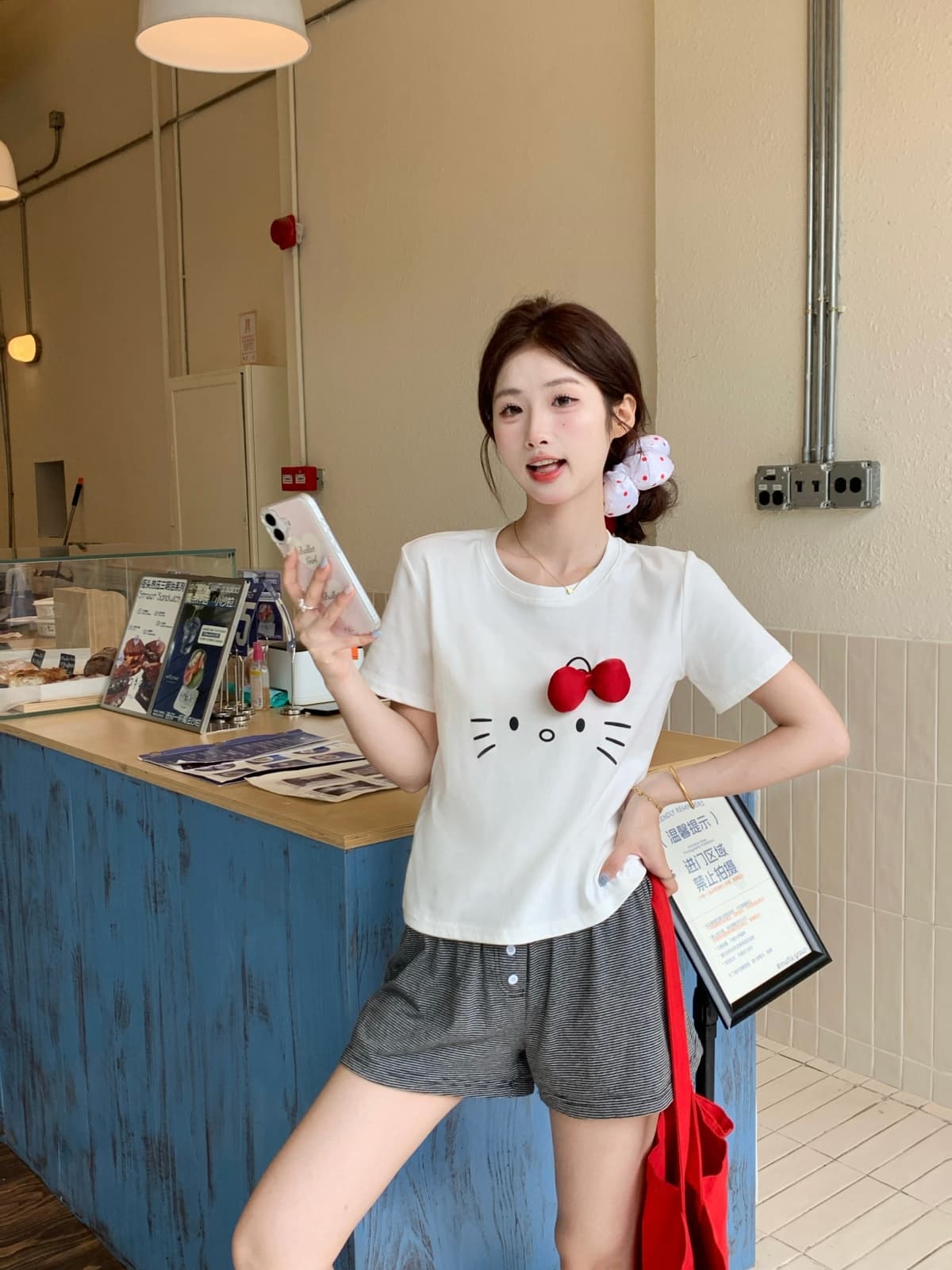 실사 정가 디자인 센스 프린트 반팔 티셔츠 여성 여름 새로운 연령 감소 다용도 긍정적 인 어깨 동정 슬림해 보이는 맨위 상세 이미지 4