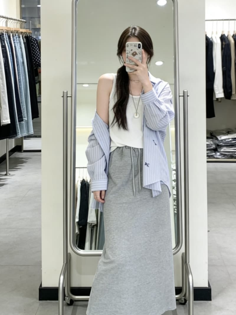 실사 정가 작은 대중 연령 감소 파란색 스트라이프 긴팔 여성 셔츠 만나는 조끼 캐주얼 반신 치마 세트 상세 이미지 7