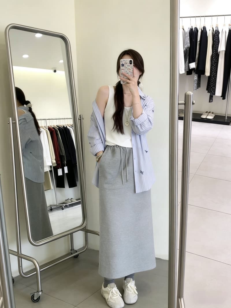 실사 정가 작은 대중 연령 감소 파란색 스트라이프 긴팔 여성 셔츠 만나는 조끼 캐주얼 반신 치마 세트 이미지 4