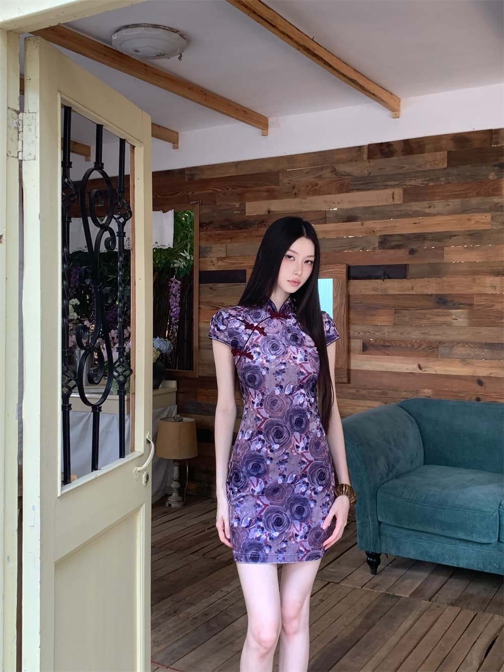 보라색 안개 장미 새로운 중식 벨벳 프린트 스탠드 칼라 단추 몸매 가꾸기 쇼트 스타일 치파오 드레스 상세 이미지 8
