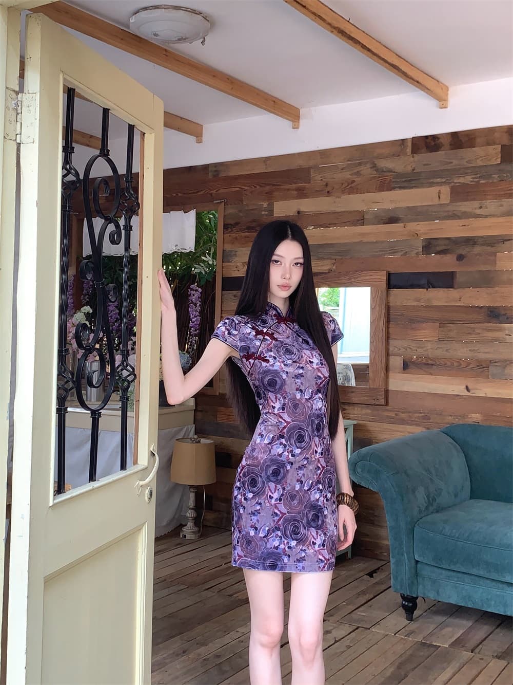 보라색 안개 장미 새로운 중식 벨벳 프린트 스탠드 칼라 단추 몸매 가꾸기 쇼트 스타일 치파오 드레스 상세 이미지 9