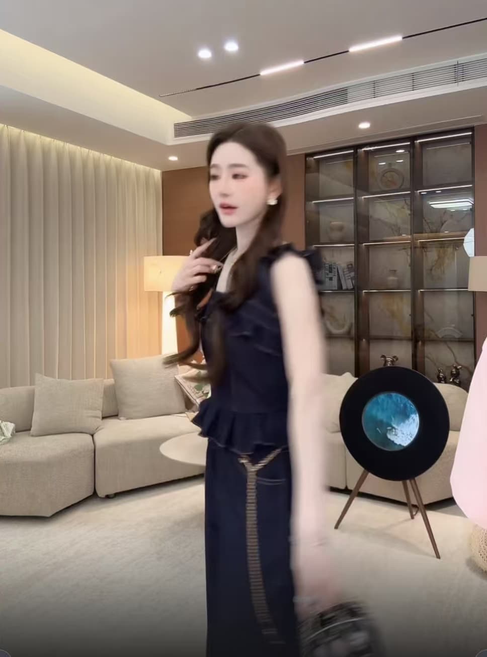 웨스트 En 맞춤 우는 소리 부서 소녀 달콤함 원본 암소 프릴 맨위 와이드 레그 팬츠 세트 이미지 4