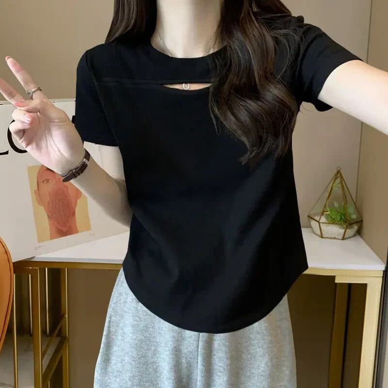 화이트 홀로우 아웃 긍정적 인 어깨 반팔 티셔츠 여성 2026 여름 새로운 불규칙 디자인 센스 작은 대중 쇼트 스타일 맨위 ins 이미지 3
