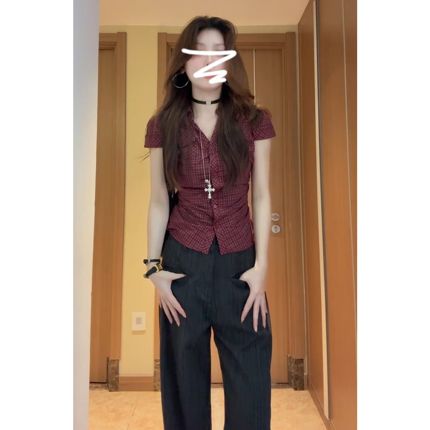 체크무늬 반팔 여성 셔츠 여름 2026 새로운 한 부서 쇼트 스타일 꼬집기 허리 주머니 셔츠 몸매 가꾸기 슬림해 보이는 맨위 이미지 4