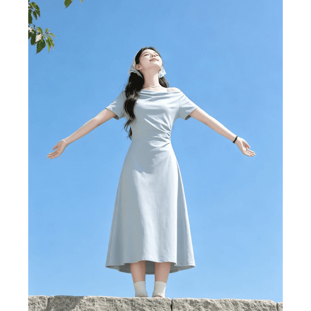 여름 새로운 프랑스식 품격 허리 수축 슬림해 보이는 단색 고급 센스 여성 드레스 디자인 센스 오프숄더 길다 치마 이미지 3