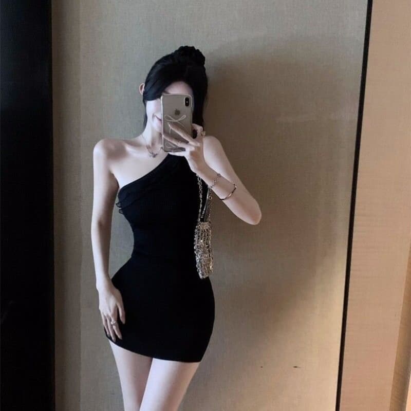 프랑스식 품격 명문 여성 천 금빛 바람 비스듬한 어깨 프릴 디자인 센스 타이트 슬림해 보이는 몸매 가꾸기 니트 타이트 스커트 드레스 이미지 5