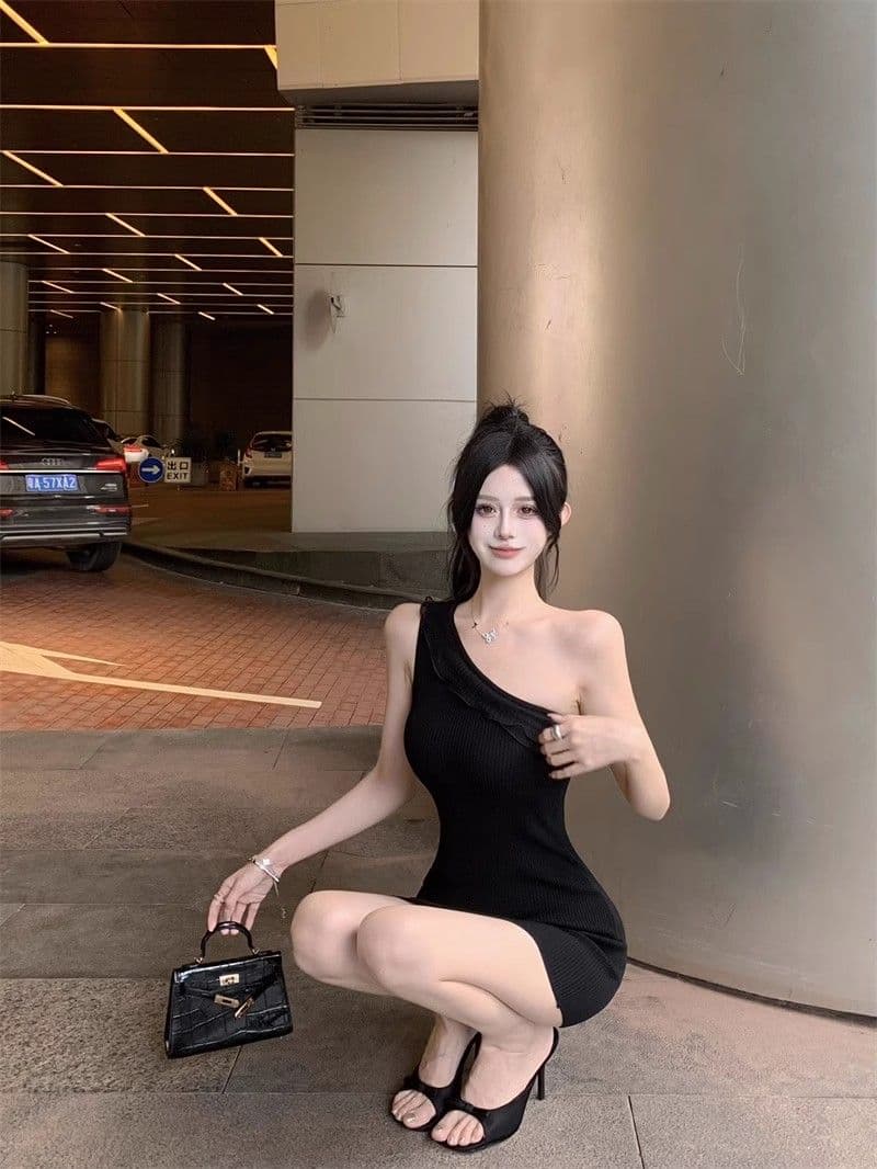 프랑스식 품격 명문 여성 천 금빛 바람 비스듬한 어깨 프릴 디자인 센스 타이트 슬림해 보이는 몸매 가꾸기 니트 타이트 스커트 드레스 상세 이미지 11