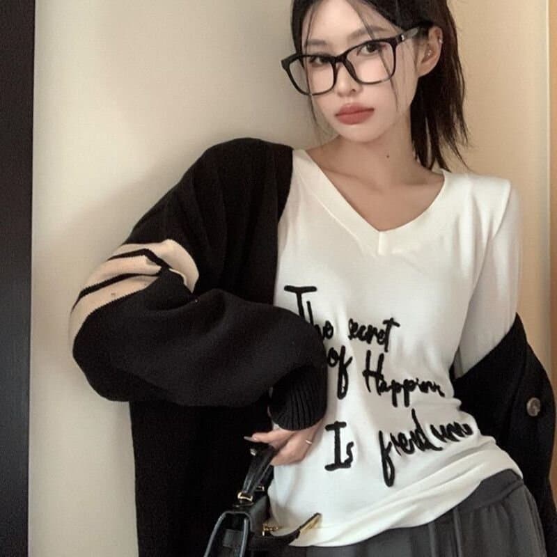 한 부서 chic 인사이드 가져 가라. 긴팔 기본 셔츠 여성 이른 가을 2026 새로운 몸매 가꾸기 슬림해 보이는 V넥 알파벳 프린트 맨위 상세 이미지 3
