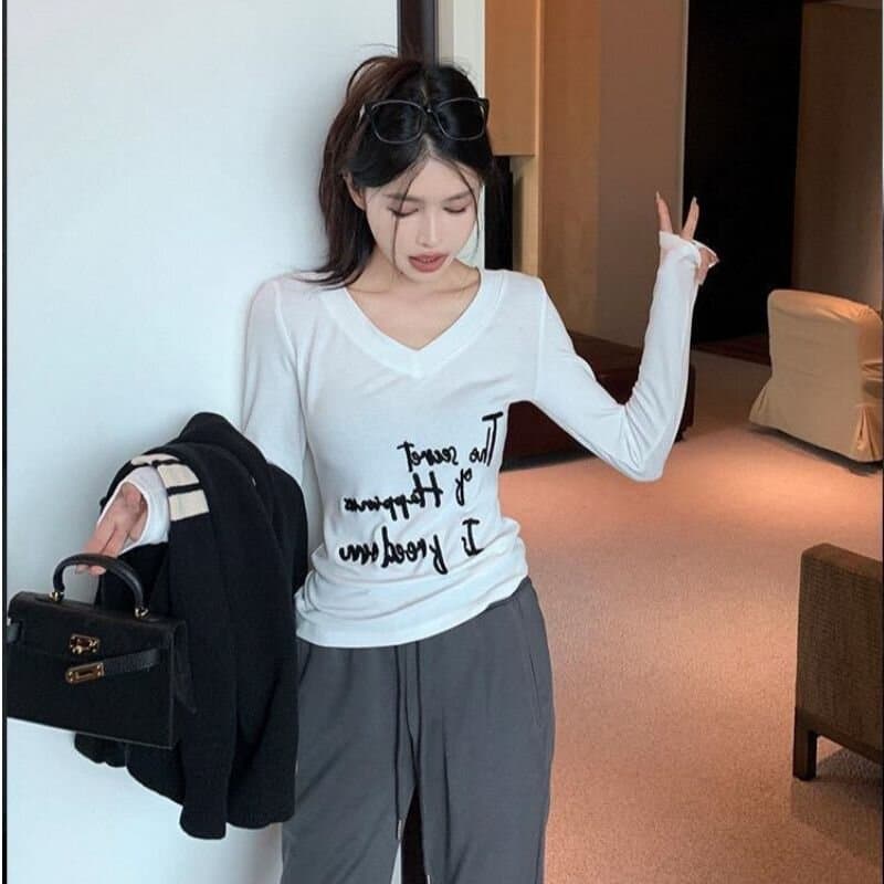 한 부서 chic 인사이드 가져 가라. 긴팔 기본 셔츠 여성 이른 가을 2026 새로운 몸매 가꾸기 슬림해 보이는 V넥 알파벳 프린트 맨위 상세 이미지 4