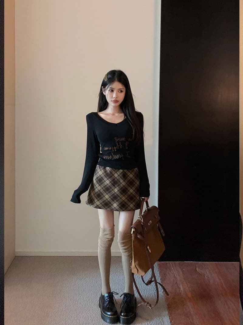 한 부서 chic 인사이드 가져 가라. 긴팔 기본 셔츠 여성 이른 가을 2026 새로운 몸매 가꾸기 슬림해 보이는 V넥 알파벳 프린트 맨위 상세 이미지 5