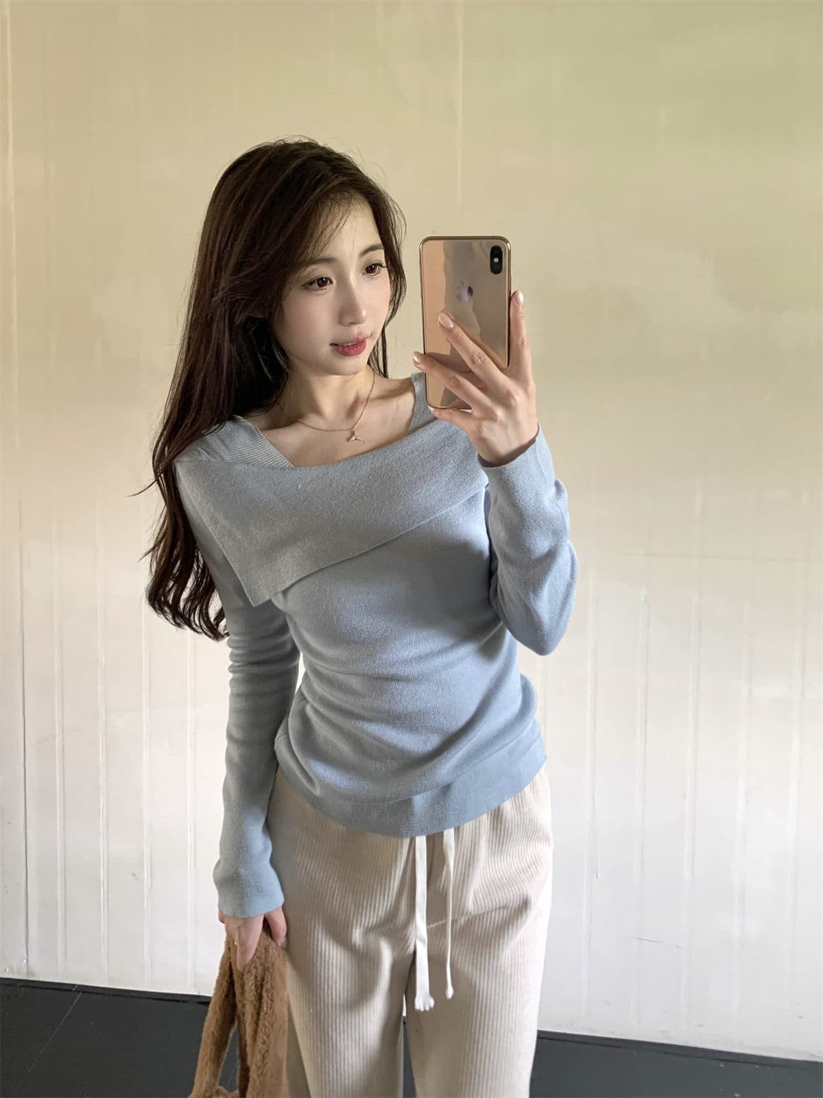 한국 단색 오프숄더 오프숄더 긴팔 니트 스웨터 가을 새로운 미니멀리즘 몸매 가꾸기 슬림해 보이는 인사이드 가져 가라. 만나는 맨위 상세 이미지 15