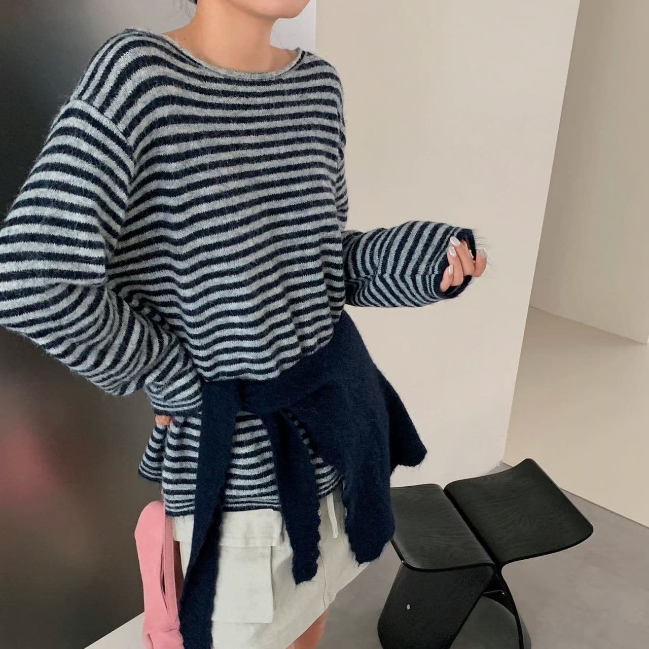 한국 26 가을 새로운 라운드 넥 풀오버 스트라이프 양모 니트 스웨터 루즈핏 경기 숄 장식 스웨터 여성 긴 소매 이미지 5