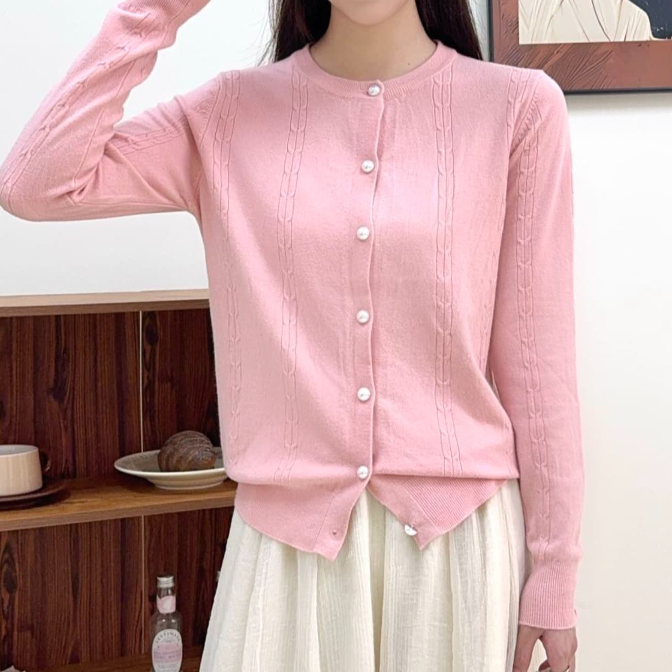 가을 부드러운 찹쌀 프로 피부 니트 오픈 가디건 라운드 넥 절묘한 진주 버클 몸매 가꾸기 슬림해 보이는 일상 다용도 긴팔 여성 코트 이미지 4