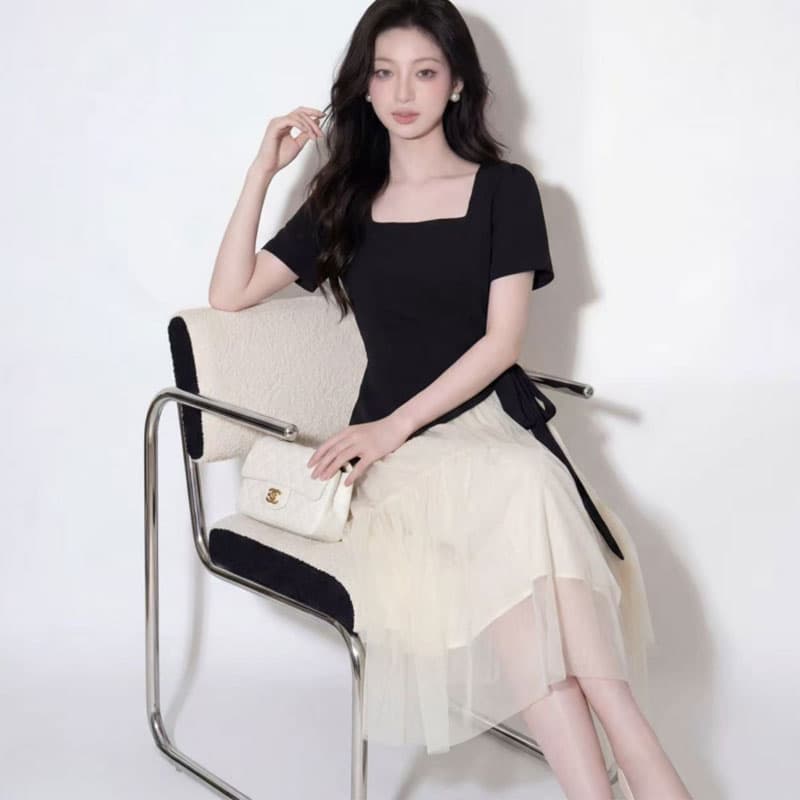 고급 센스 흑인과 백인 패치워크 여성 드레스 여름 품격 광장 칼라 스트랩 허리 수축 슬림해 보이는 망사 중간 길이 스커트 이미지 5