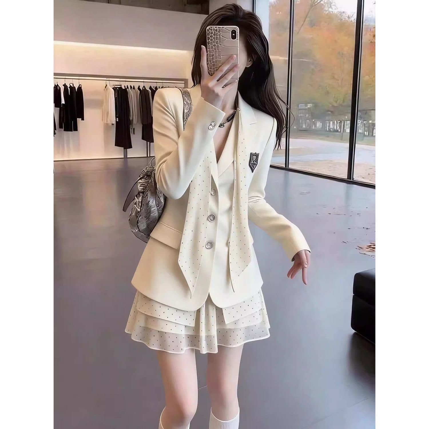 한 부서 부유 한 가족 천 골드 miu 부서 착용 가져 가라. 베이지 색 투피스 세트 블레이저 미니 스커트 2026 이른 가을 작은 키