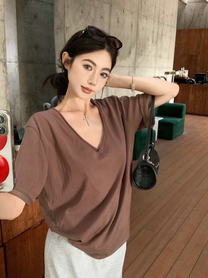 실사 정가 아니요 바겐 세일 볼륨 측면 V넥 반팔 루즈핏 티셔츠 도루 센스 이후 트임 슬림해 보이는 반신 롱 스커트 세트 이미지 3