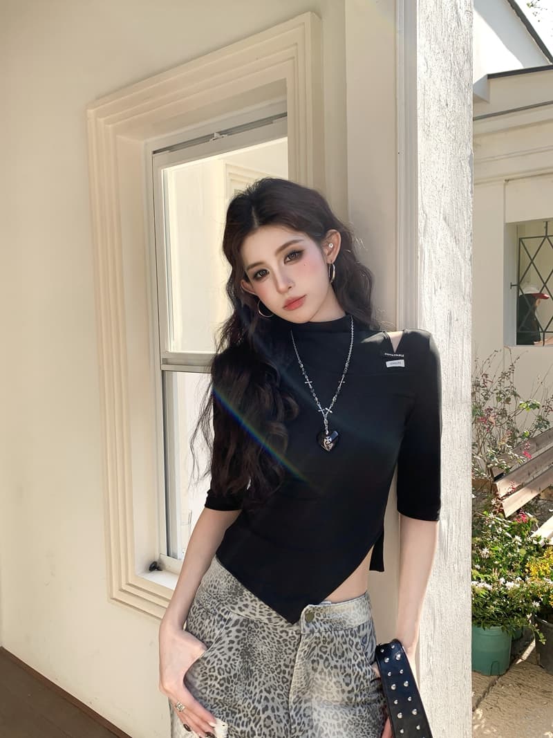 실사 정가 봄 달콤한 핫걸 반하이넥 홀로우 아웃 불규칙 몸매 가꾸기 슬림해 보이는 쇼트 스타일 5 점 소매 티셔츠 맨위 상세 이미지 17