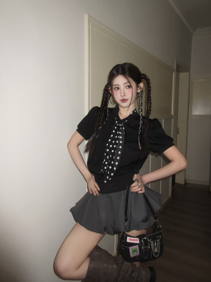 실사 정가 봄 illit 여성 단체 minju 같은 단락 레트로 세련된 V넥 도트 무늬 스카프 거품 소매 티셔츠 상세 이미지 4