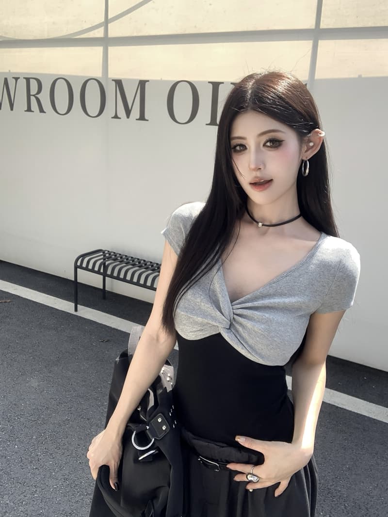 실사 정가 아니요 바겐 세일 핫걸 페이크 레이어드 패치워크 배색 비틀림 반팔 티셔츠 디자인 센스 슬림해 보이는 맨위 상세 이미지 9