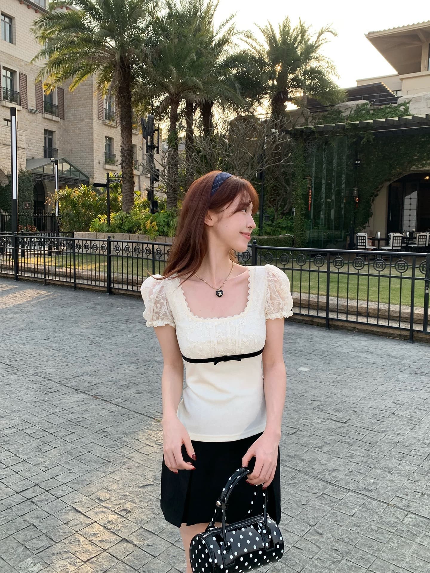 morning bloom 광장 칼라 레이스 조각 거품 소매 반팔 티셔츠 여성 2026 여름 아름다운 u 칼라 맨위 이미지 3