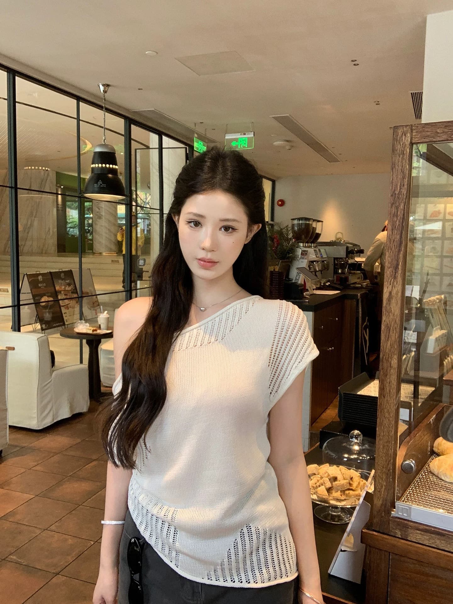 레드 맨 파빌리온 반팔 니트 스웨터 여자 2026 새로운 여름 프랑스식 품격 자이언트 잘 생긴 ~ 중 오프숄더 비스듬한 어깨 의류 이미지 4