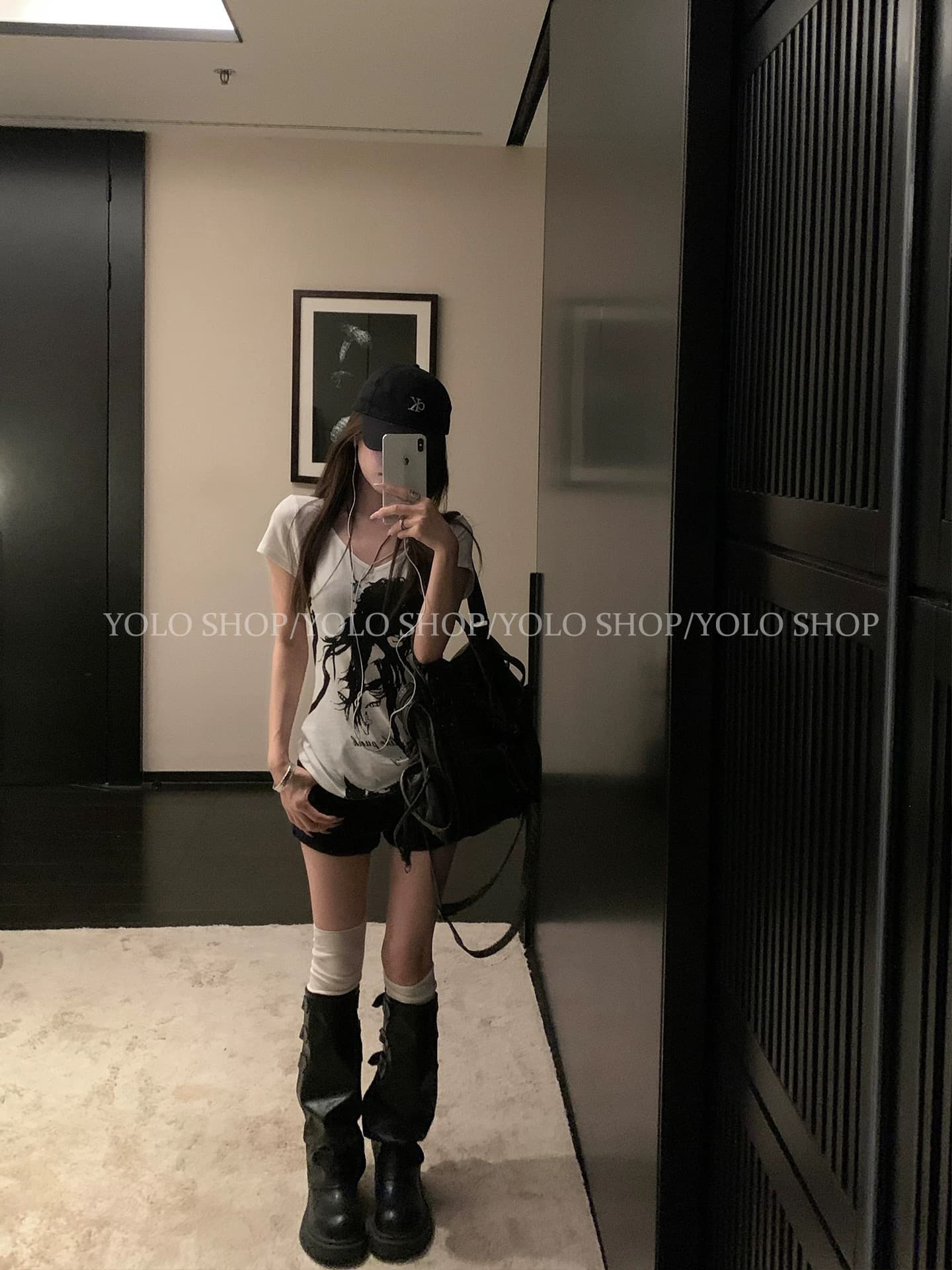 yolo shop 5 13 신제품 95 접기 펑크 사랑 오리지널 화이트 디자인 센스 프린트 긍정적 인 어깨 V넥 티셔츠 이미지 3