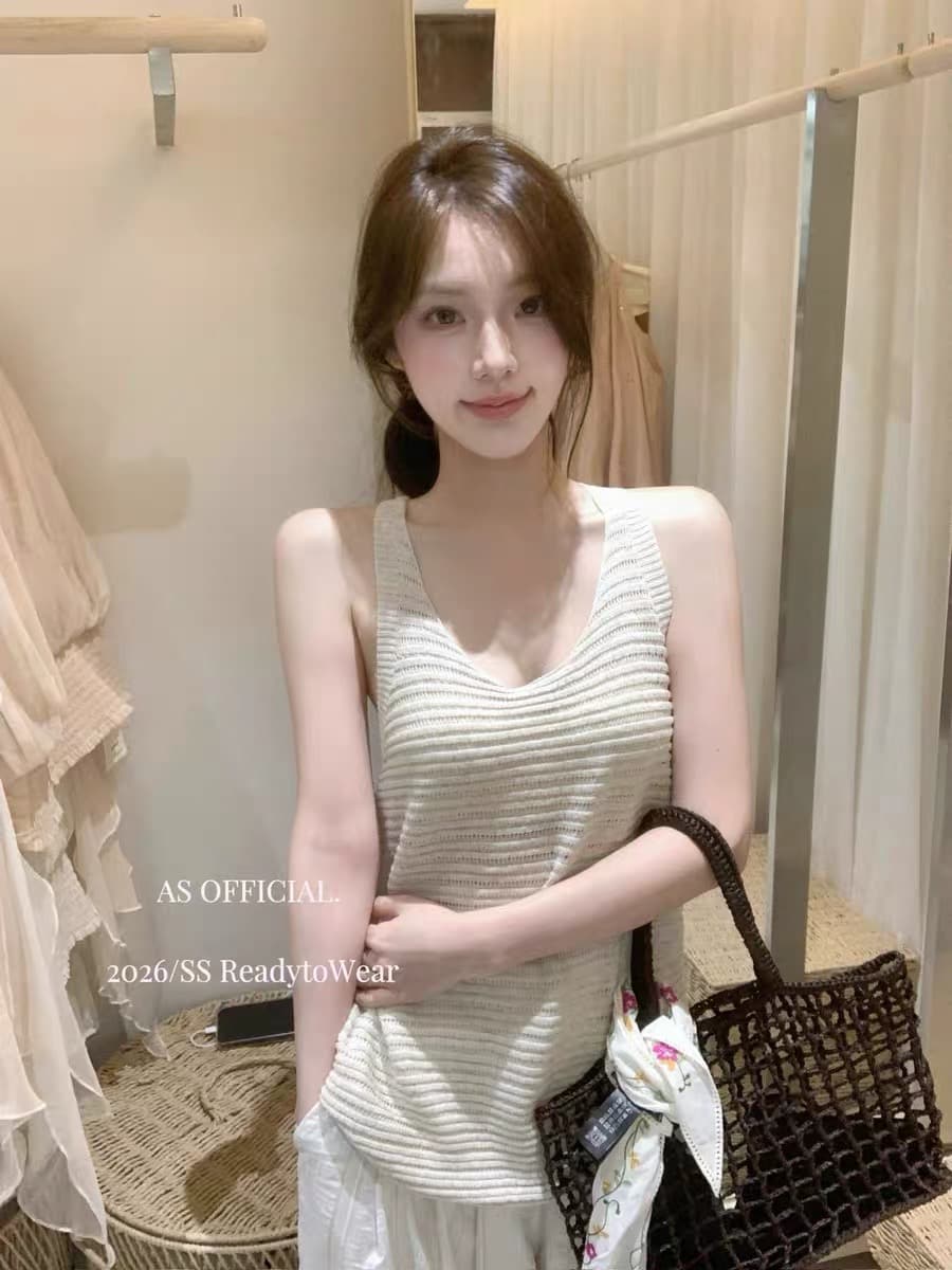 2026 여름 새로운 행침 목 홀로우 아웃 구덩이 기사 니트 조끼 한 부서 디자인 센스 순수한 욕망 백리스 u 칼라 슬립 맨위 이미지 3