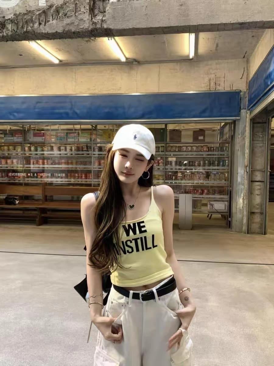 아메리칸 핫걸 바람 알파벳 프린트 캐미솔 2026 여름 새로운 몸매 가꾸기 슬림해 보이는 외출용 섹시함 맨위 이미지 2
