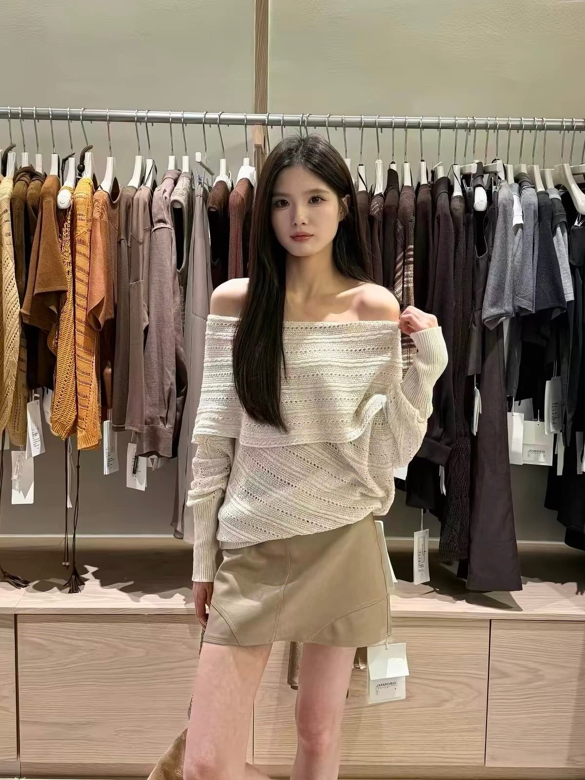 zy-2026 가을 새로운 고급 센스 홀로우 아웃 디자인 오프숄더 긴팔 니트 스웨터 여성 품격 오프숄더 스웨터 이미지 3