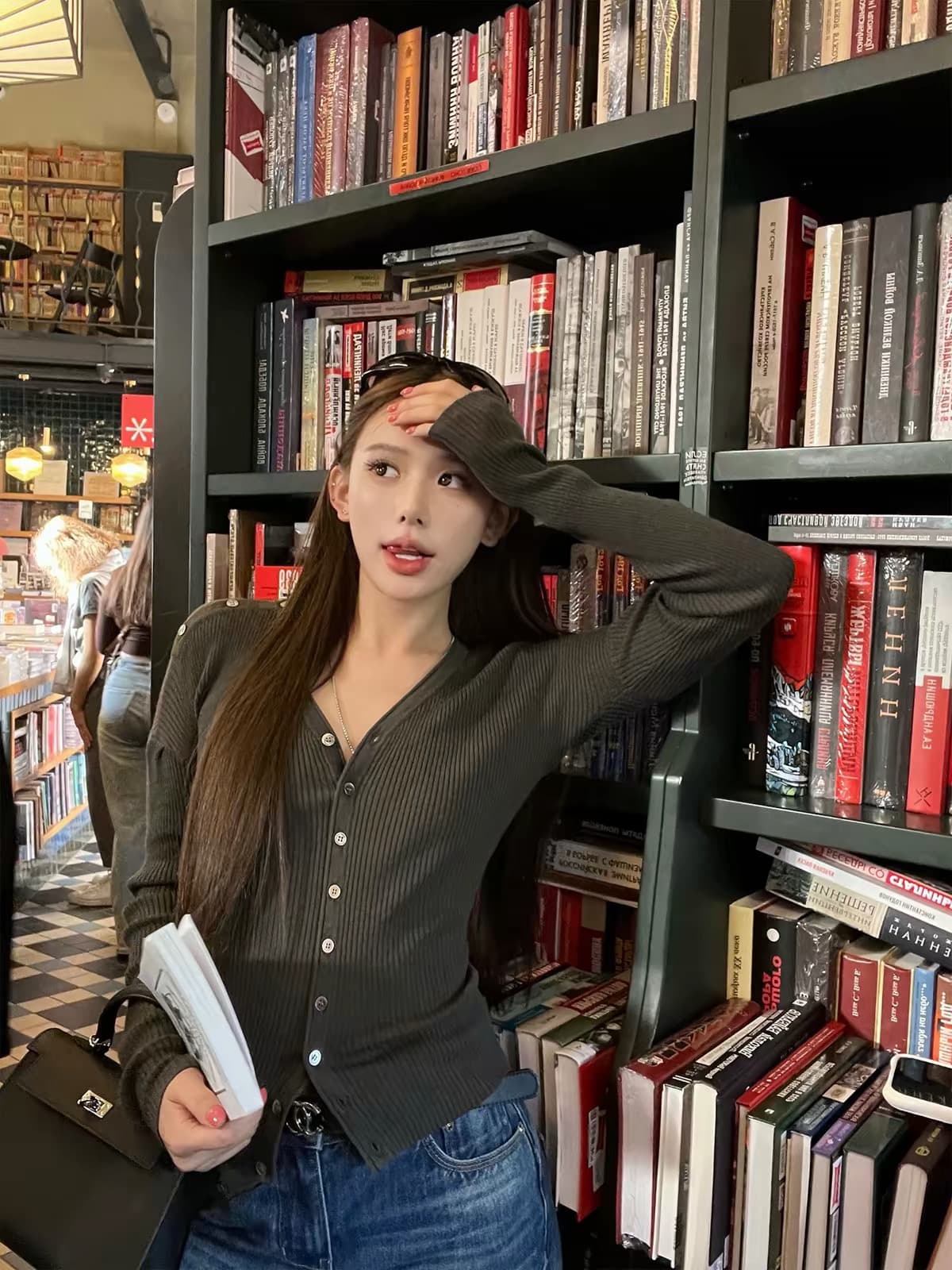 지구 Ouyang 해체 종이 셔츠 가을 사랑 다크 무거운 뽕나무 누에 실크 비대칭 긍정적 인 어깨 긴팔 니트 스웨터
