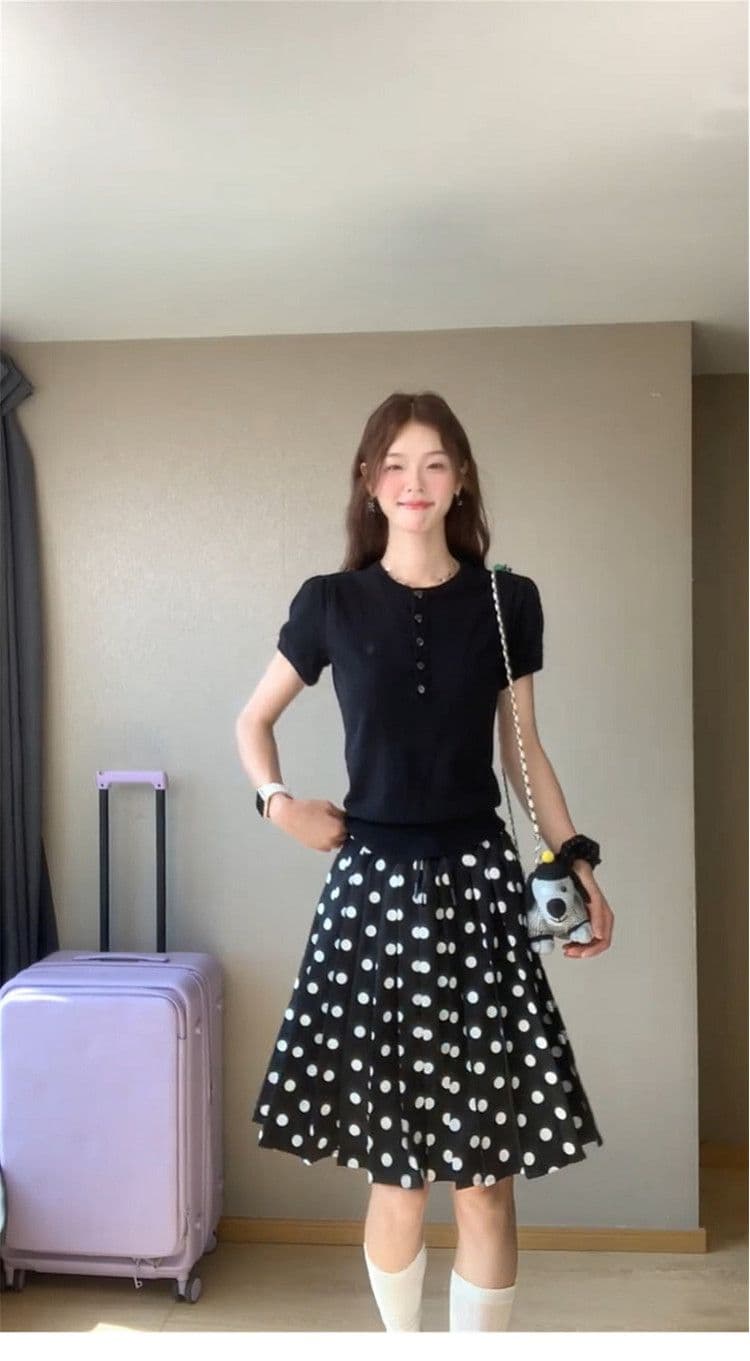 자이언트 잘 생긴 ~ 중 짧은 반 스커트 miu 인사이드 miu 가스 검정색 도트 무늬 플리츠 스커트 고유 한 아름다운 작은 키 짧은 상세 이미지 11