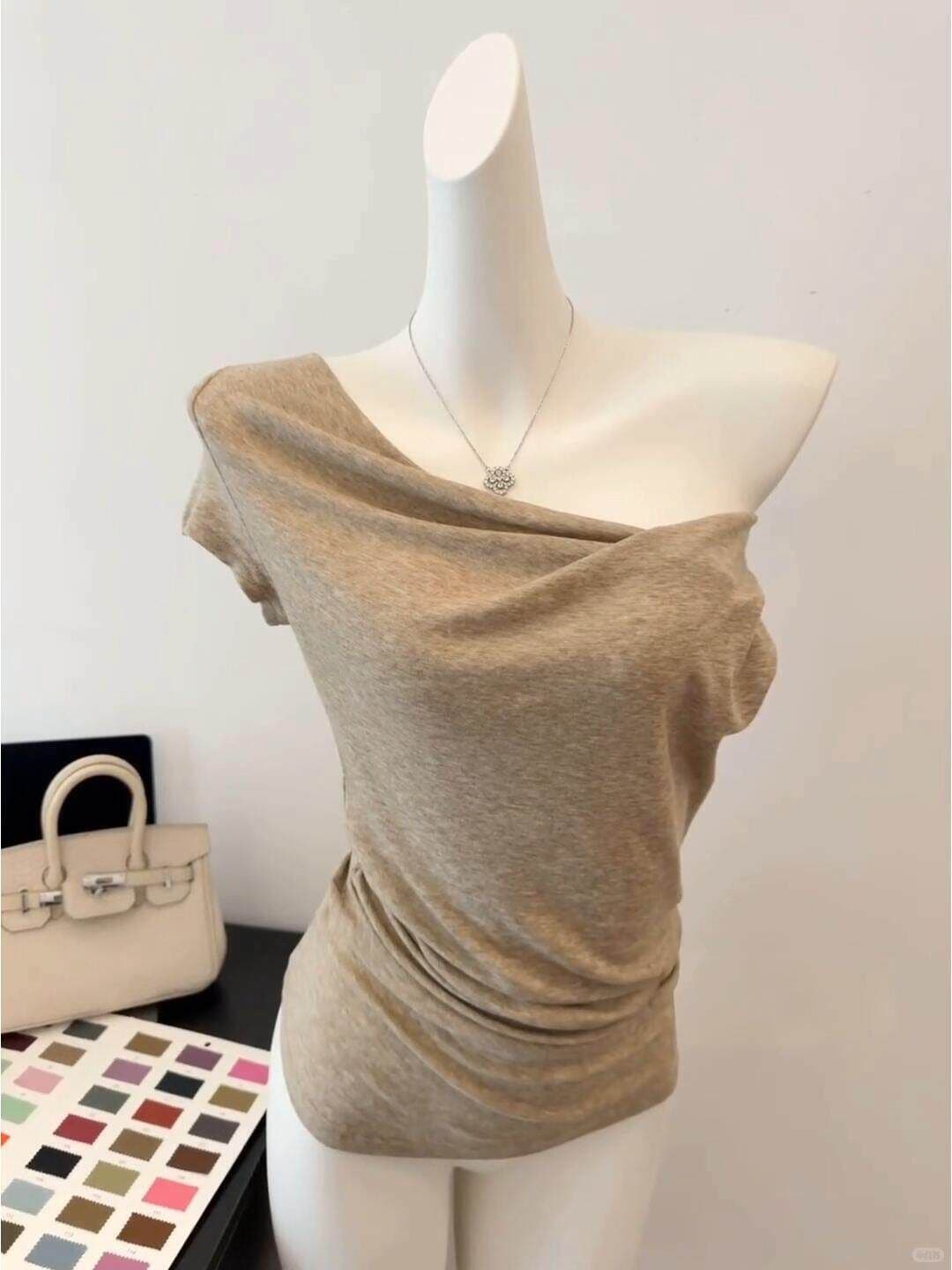 ubiliv 빛 연 주간 접시 디자인 센스 매듭 비스듬한 어깨 핀치 Pleat 허리 수축 슬림해 보이는 티셔츠 주간 실크 양모 맨위 상세 이미지 10