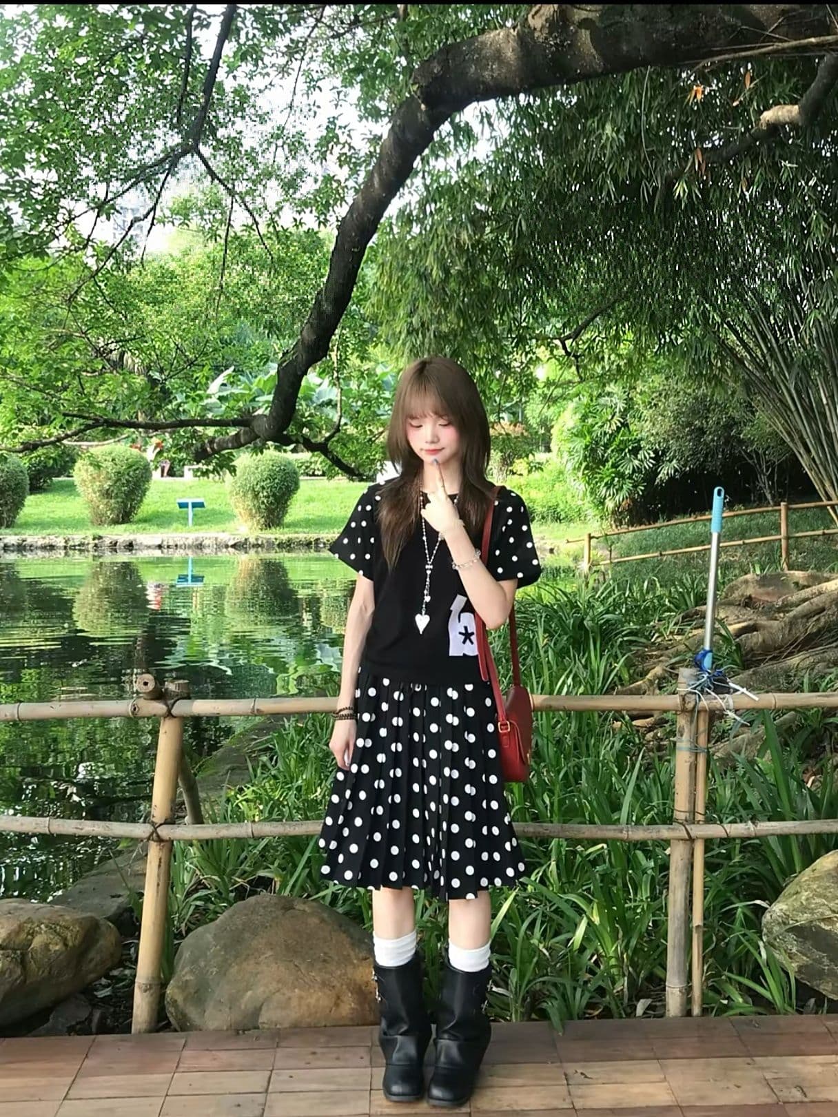 자이언트 잘 생긴 ~ 중 짧은 반 스커트 miu 인사이드 miu 가스 검정색 도트 무늬 플리츠 스커트 고유 한 아름다운 작은 키 짧은 이미지 5