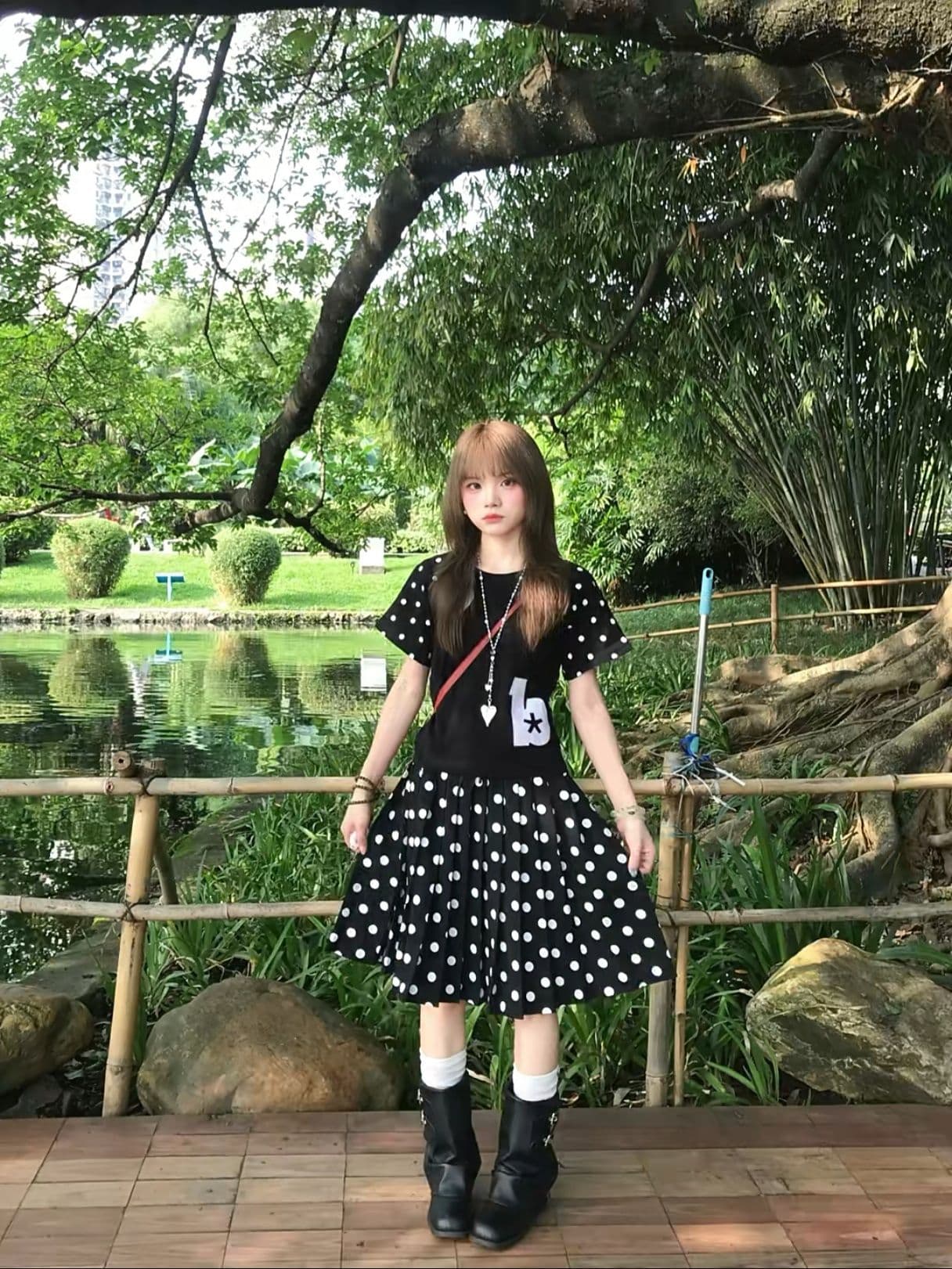 자이언트 잘 생긴 ~ 중 짧은 반 스커트 miu 인사이드 miu 가스 검정색 도트 무늬 플리츠 스커트 고유 한 아름다운 작은 키 짧은 상세 이미지 6