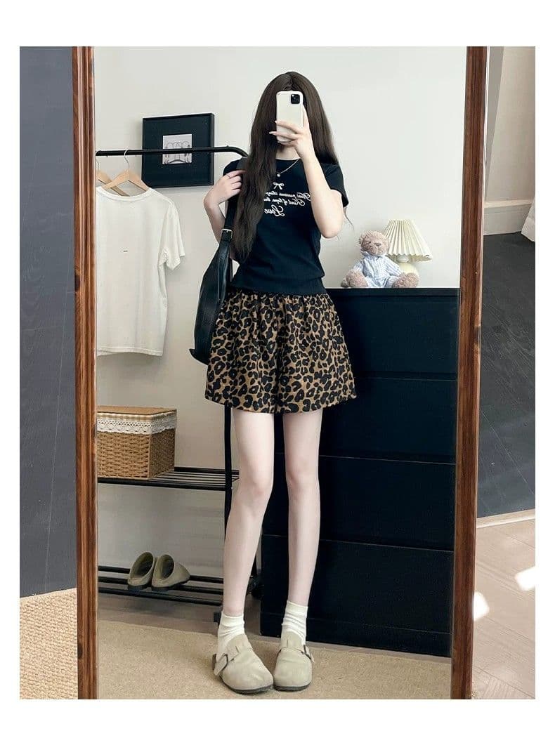레오파드 무늬 반바지 여성 여름 얇은 스타일 2026 새로운 하이웨이스트 외출용 슬림해 보이는 넓은 다리 바지 운동 오부 바지 상세 이미지 10