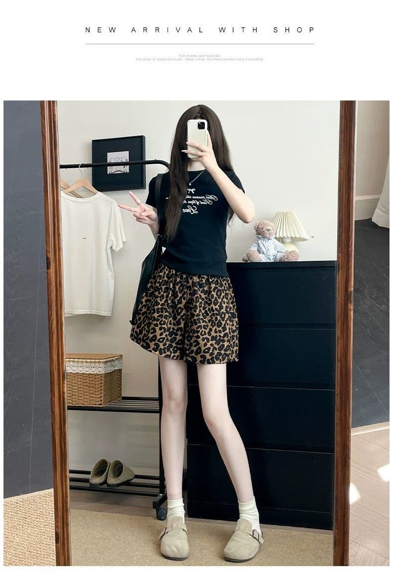 레오파드 무늬 반바지 여성 여름 얇은 스타일 2026 새로운 하이웨이스트 외출용 슬림해 보이는 넓은 다리 바지 운동 오부 바지 상세 이미지 11
