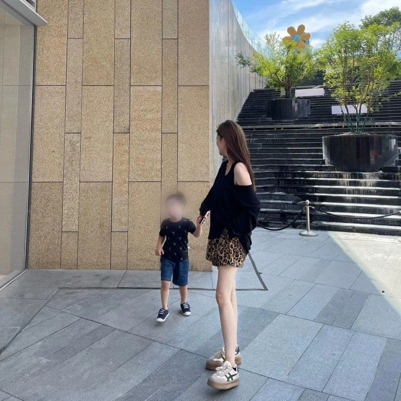 레오파드 무늬 반바지 여성 여름 얇은 스타일 2026 새로운 하이웨이스트 외출용 슬림해 보이는 넓은 다리 바지 운동 오부 바지 이미지 5