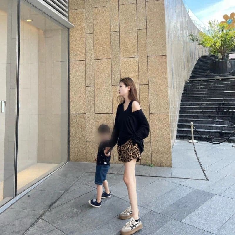 레오파드 무늬 반바지 여성 여름 얇은 스타일 2026 새로운 하이웨이스트 외출용 슬림해 보이는 넓은 다리 바지 운동 오부 바지 이미지 3