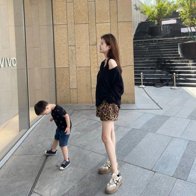 레오파드 무늬 반바지 여성 여름 얇은 스타일 2026 새로운 하이웨이스트 외출용 슬림해 보이는 넓은 다리 바지 운동 오부 바지 이미지 6