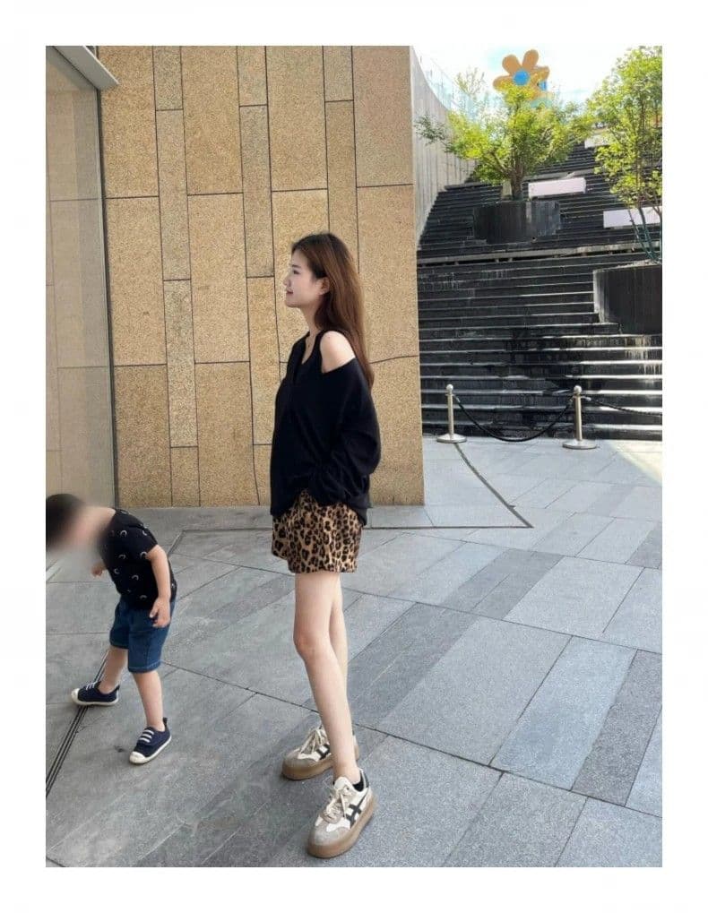 레오파드 무늬 반바지 여성 여름 얇은 스타일 2026 새로운 하이웨이스트 외출용 슬림해 보이는 넓은 다리 바지 운동 오부 바지 상세 이미지 4
