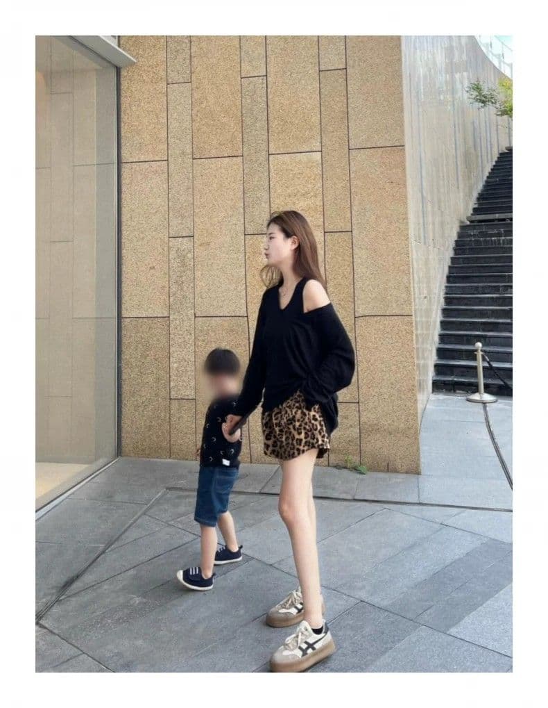레오파드 무늬 반바지 여성 여름 얇은 스타일 2026 새로운 하이웨이스트 외출용 슬림해 보이는 넓은 다리 바지 운동 오부 바지 상세 이미지 5