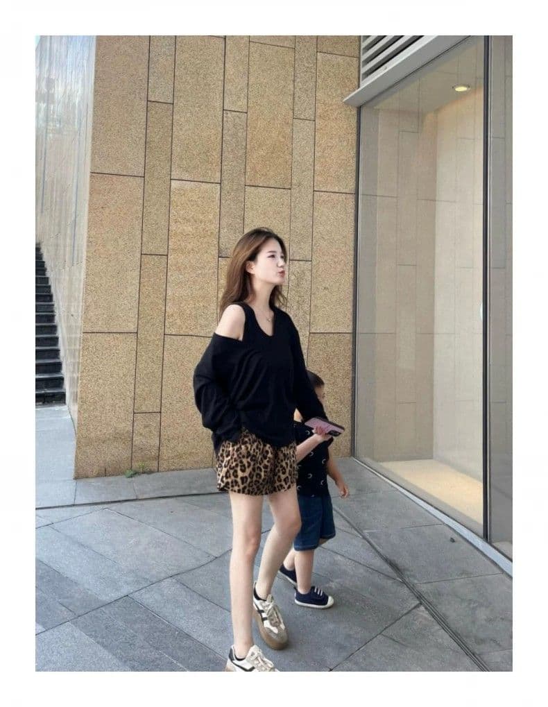 레오파드 무늬 반바지 여성 여름 얇은 스타일 2026 새로운 하이웨이스트 외출용 슬림해 보이는 넓은 다리 바지 운동 오부 바지 상세 이미지 7