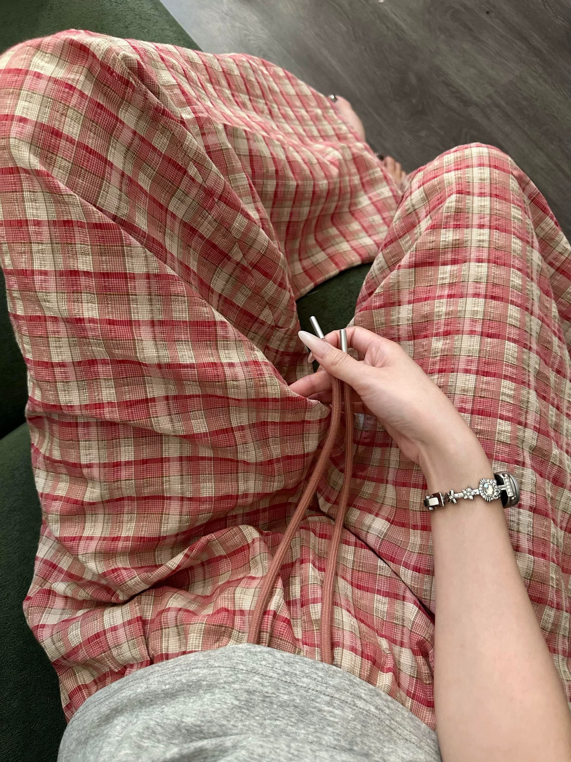 레트로 느긋한 바람 캐주얼 핑크색 체크무늬 바지 여성 가을 여름 얇은 스타일 작은 키 루즈핏 슬림해 보이는 넓은 다리 모통이 칼 바지 이미지 4