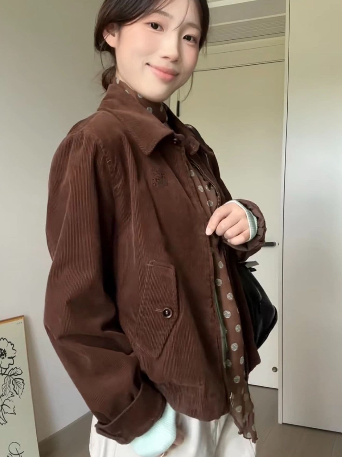 코듀로이 레트로 가을 어깨 자수 재킷 2026 가을 겨울 여성 의류 새로운 루즈핏 쇼트 스타일 재킷 맨위 상세 이미지 6