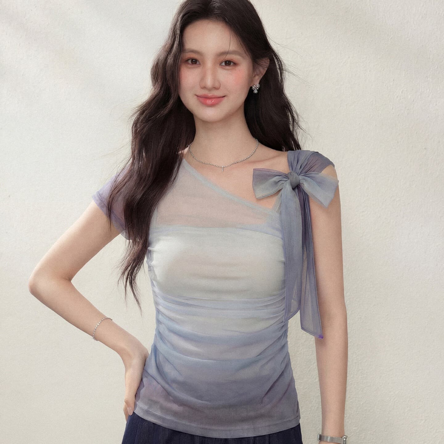 2026 여름 새로운 보라색 자이언트 잘 생긴 반팔 티셔츠 여성 디자인 센스 홀로우 아웃 허리 수축 품격 맨위 이미지 6