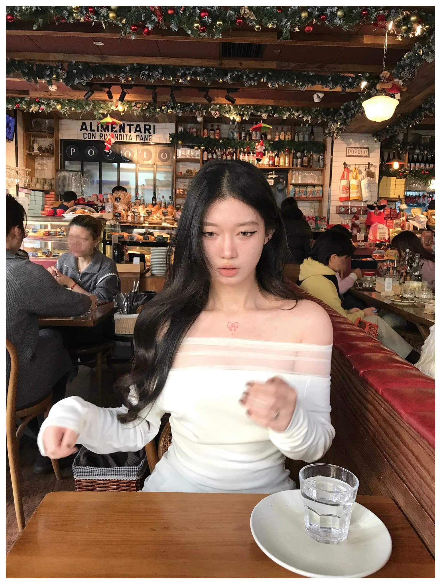 향기로운 어깨 저격수 망사 패치워크 오프숄더 긴팔 티셔츠 여성 봄 인사이드 가져 가라. 만나는 맨위 상세 이미지 2