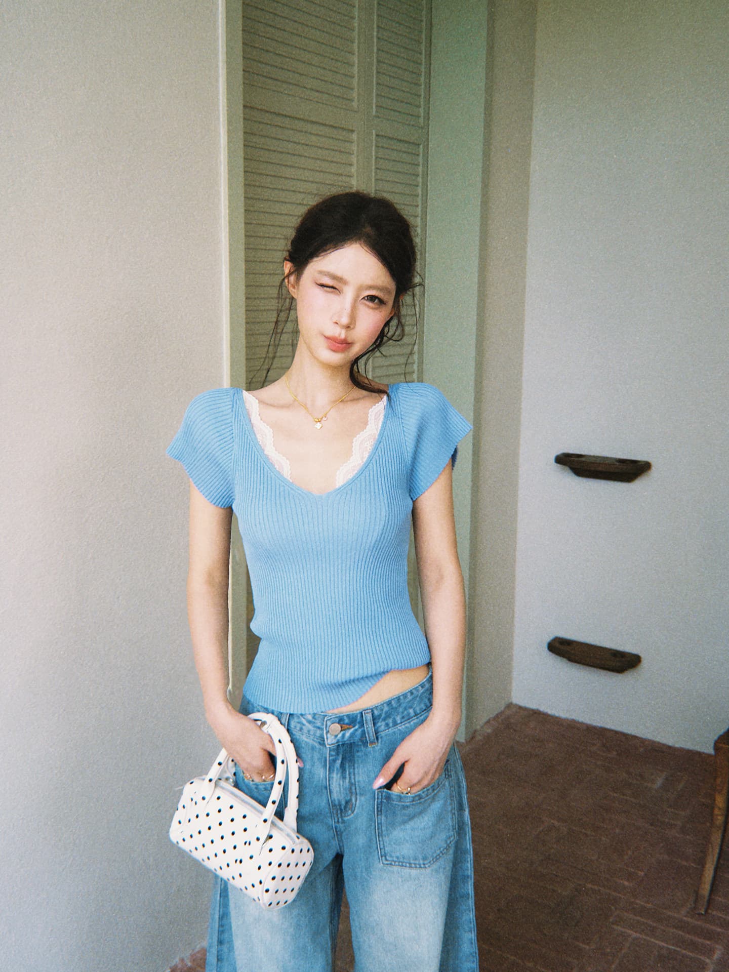 깊은 V 넥 수직 구덩이 기사 작은 날다 소매 짠 셔츠 여성 여름 몸매 가꾸기 슬림해 보이는 니트 반팔 셔츠